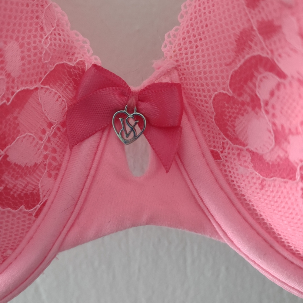 3 Victoria's Secret 36C - Picture 5 of 9